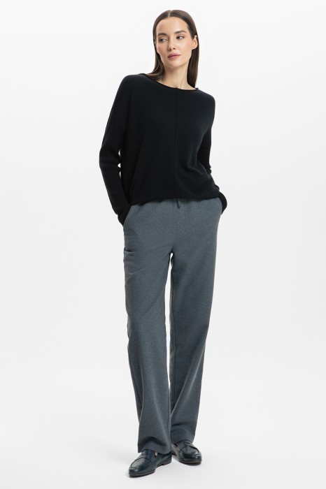 Товар черного цвета с внутренней стороны