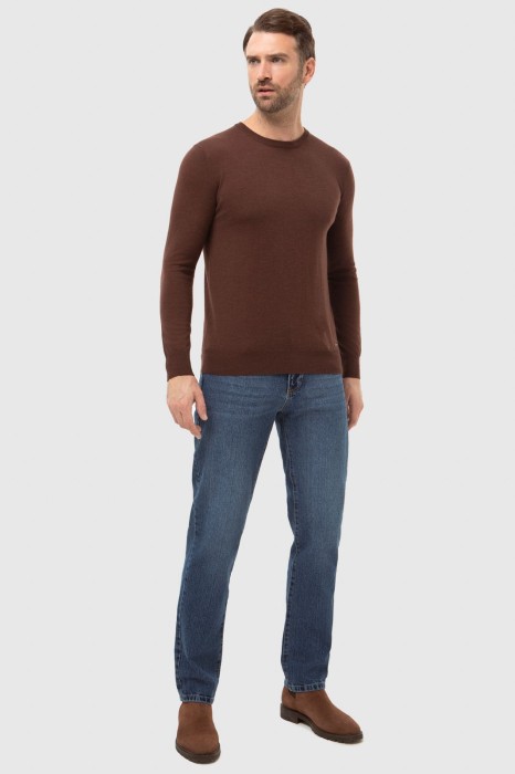 Товар коричневого цвета с внутренней стороны