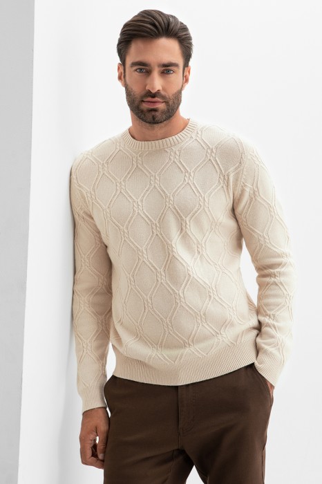 Товар бежевого цвета с внутренней стороны