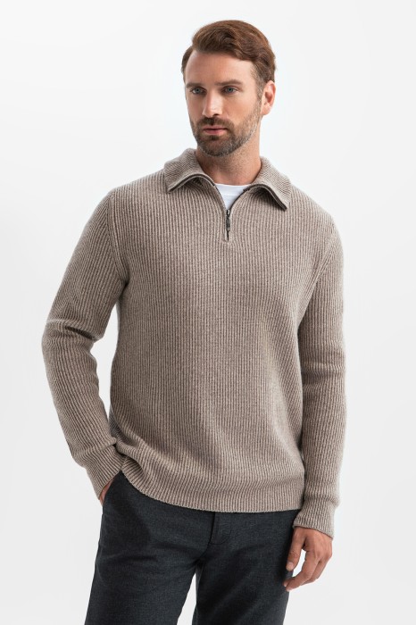 джемпер из смесовой шерсти фотография