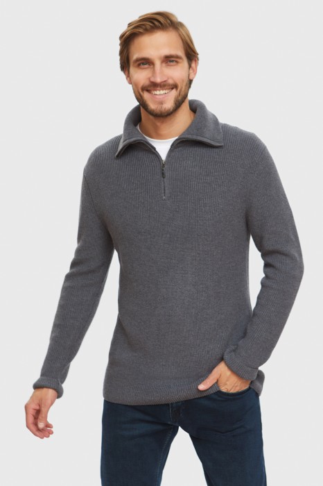 джемпер с воротником-стойкой на молнии фотография