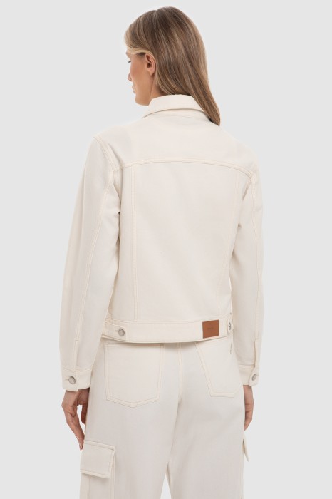 джинсовая куртка с принтом из россии вид сбоку