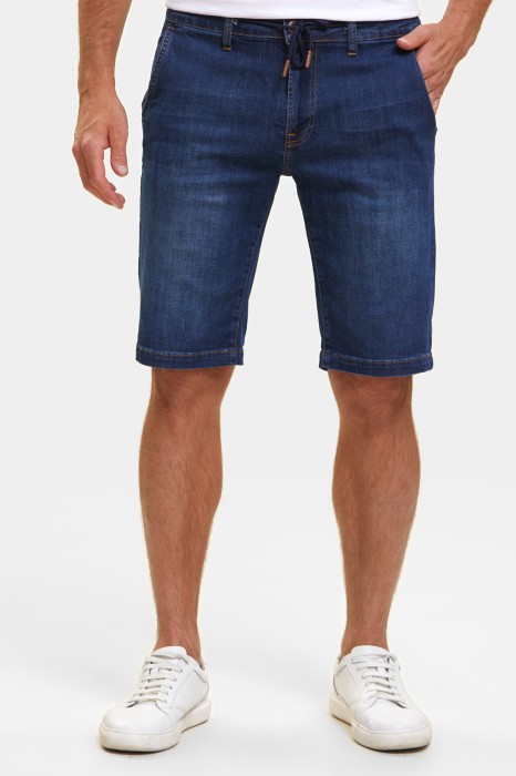 джинсовые шорты фотография