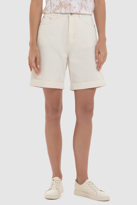 джинсовые шорты фотография