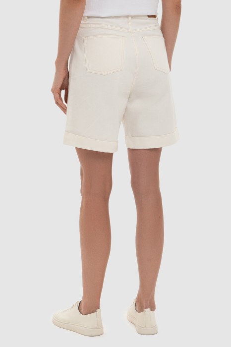 джинсовые шорты по цене 4990 руб вид справа