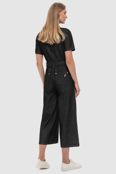 Товар черного цвета с внутренней стороны