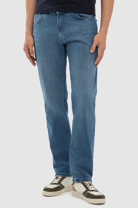 джинсы comfort fit фотография