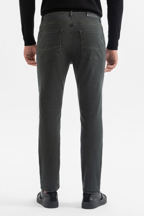 джинсы regular fit по цене 6990 руб вид справа