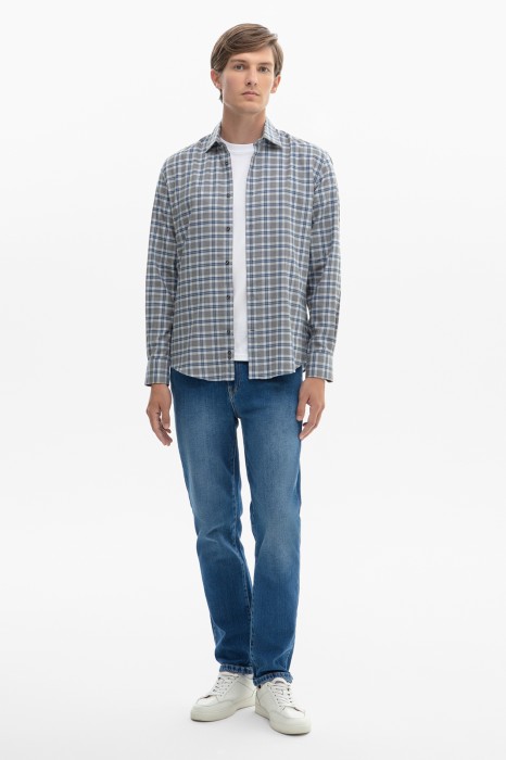 джинсы regular fit из россии вид сбоку