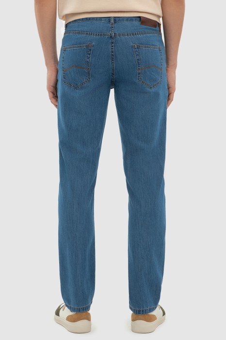 джинсы regular fit по цене 5990 руб вид справа