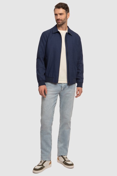 джинсы regular fit из россии вид сбоку