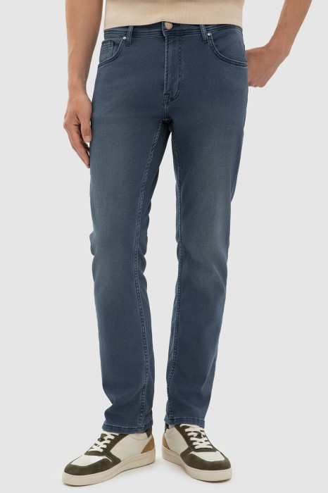 джинсы slim fit из россии вид сбоку