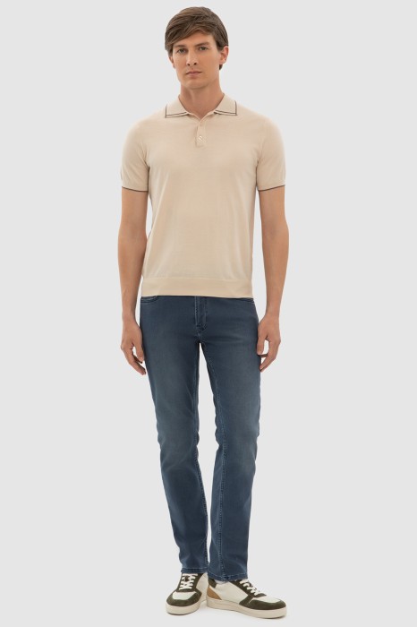 Товар синего цвета с внутренней стороны