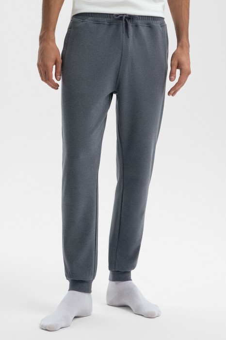 джоггеры на кулиске фотография