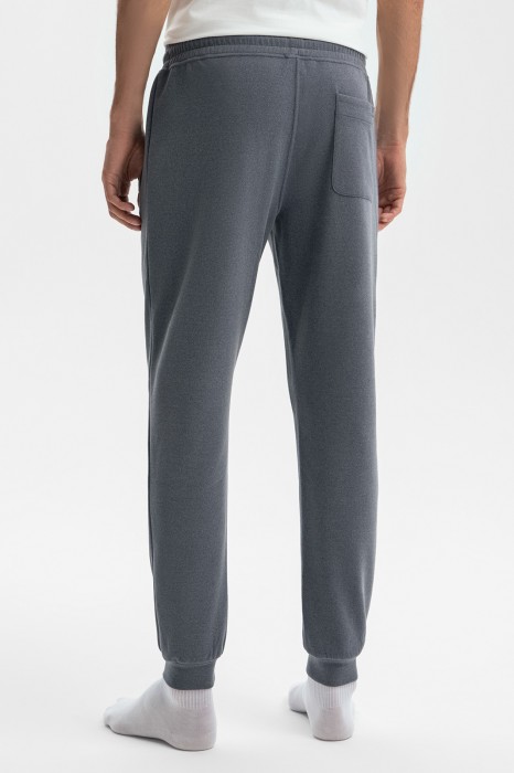 джоггеры на кулиске из россии вид сбоку