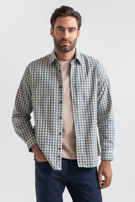 фланелевая рубашка в клетку фотография