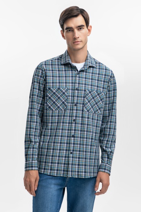 фланелевая сорочка в клетку из устойчивой к сминанию ткани фотография