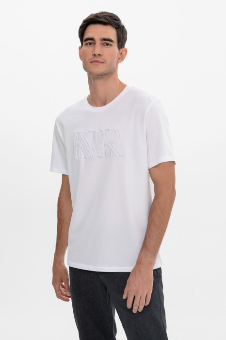 футболка из хлопка с логотипом фотография