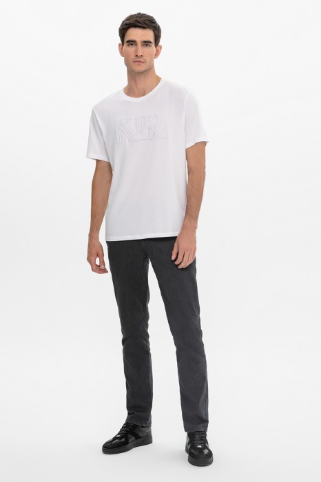 футболка из хлопка с логотипом из россии вид сбоку