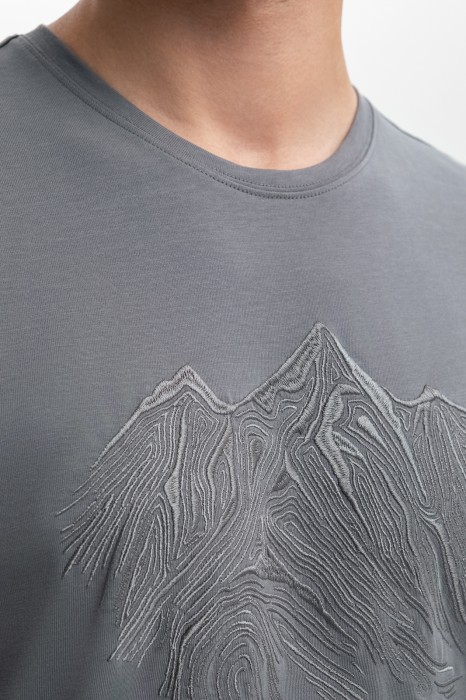 футболка из хлопка с вышивкой от бренда kanzler вид слева