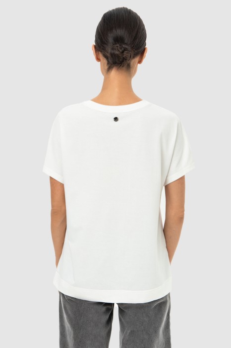 Товар бежевого цвета с внутренней стороны