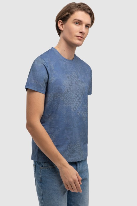 футболка из хлопка по цене 1990 руб вид справа