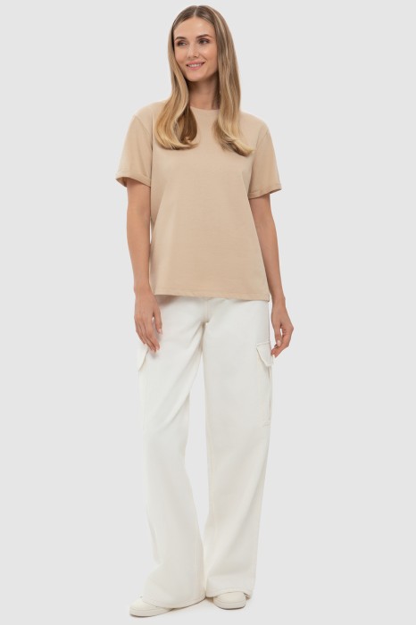 Товар бежевого цвета с внутренней стороны