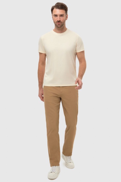 Товар бежевого цвета с внутренней стороны