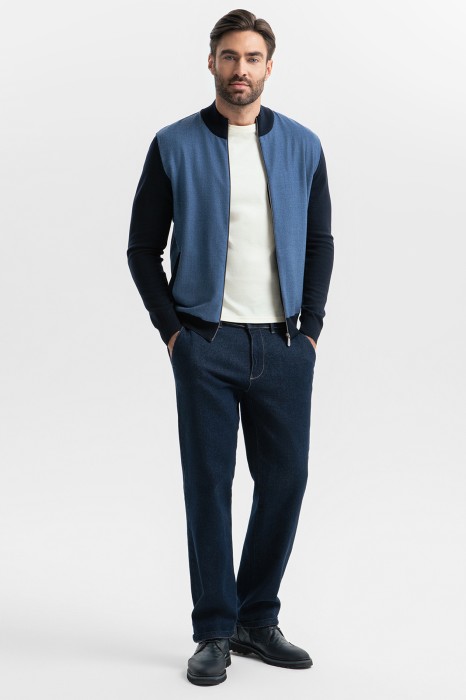 Товар синего цвета с внутренней стороны