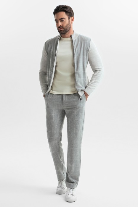 Товар серого цвета с внутренней стороны