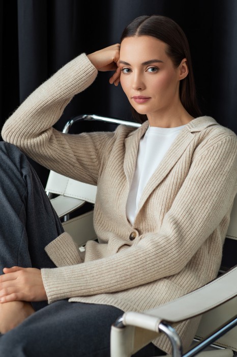 кардиган из шерсти из шерсти спереди