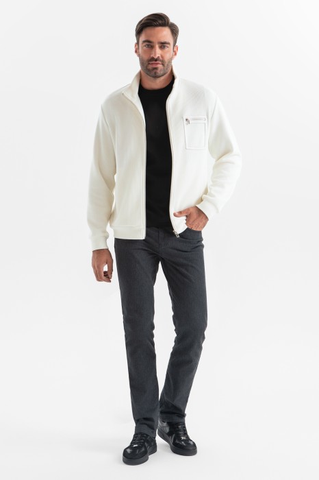 Товар молочного цвета с внутренней стороны