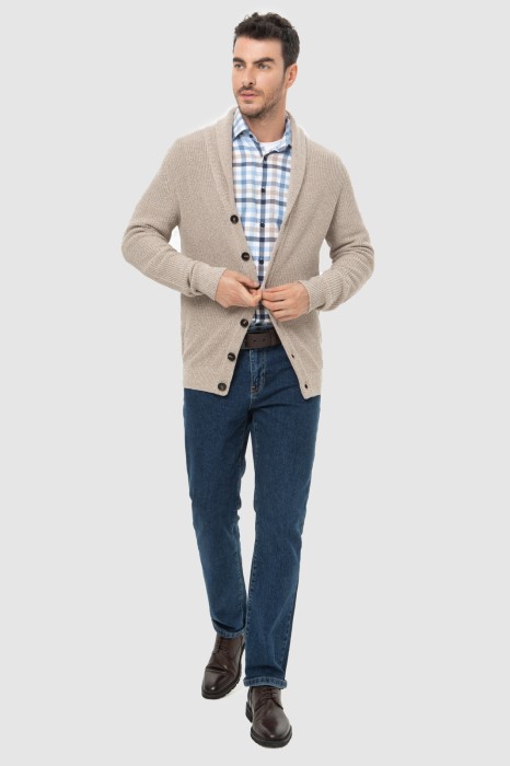 Товар бежевого цвета с внутренней стороны