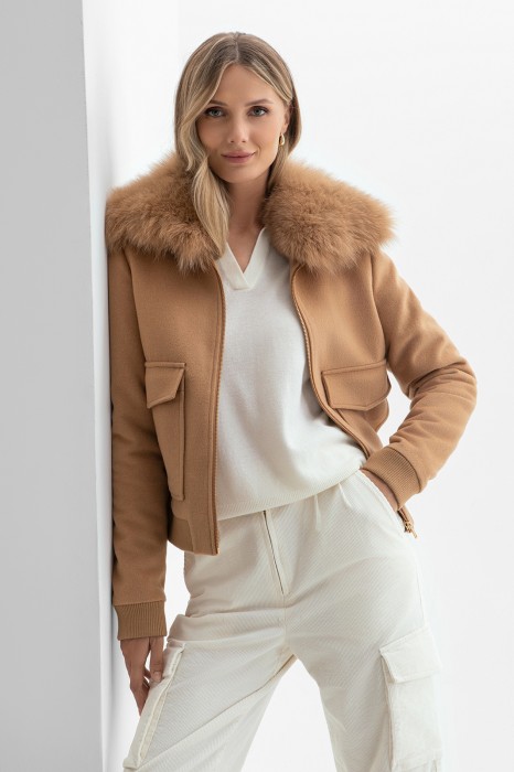 куртка из шерсти и кашемира с натуральным мехом фотография