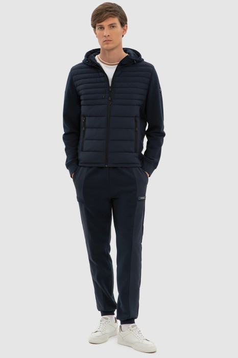 куртка комбинированная спортивная активного стиля с лицевой стороны