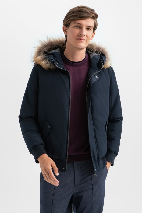 Товар синего цвета с внутренней стороны