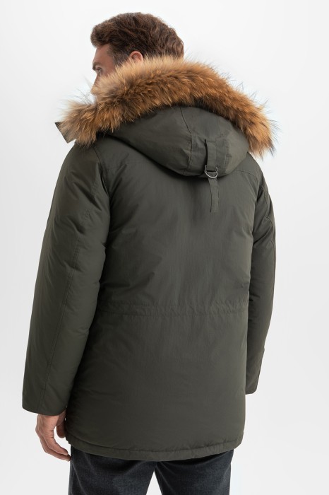 куртка с натуральным мехом и водоотталкивающей обработкой из россии вид сбоку