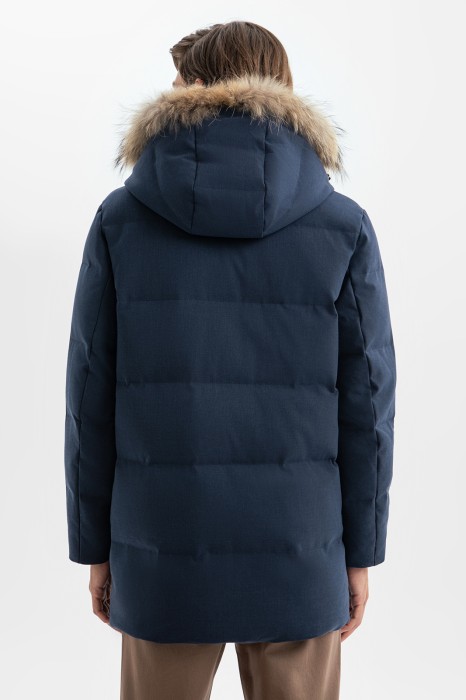 куртка с натуральным мехом и водоотталкивающей обработкой из россии вид сбоку