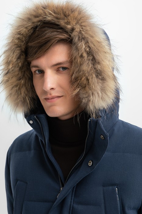 Товар синего цвета с внутренней стороны