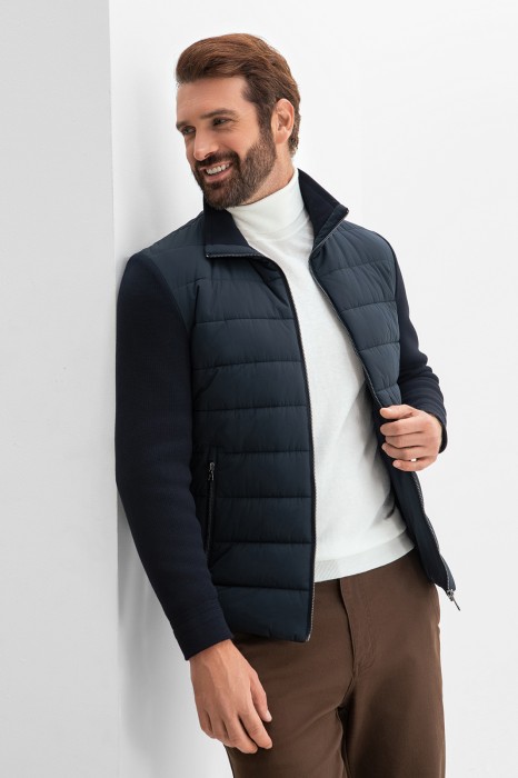 Товар синего цвета с внутренней стороны