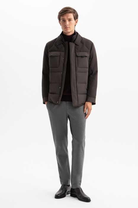 Товар коричневого цвета с внутренней стороны