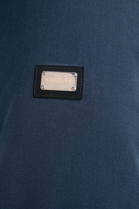 куртка с водоотталкивающей обработкой по цене 24990 руб вид справа