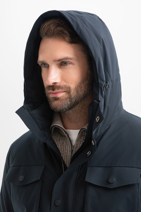 Товар черного цвета с внутренней стороны