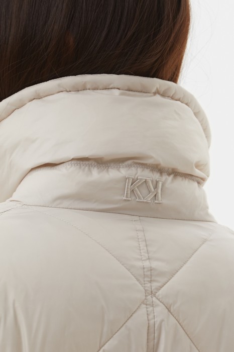 куртка стеганая длинная по цене 19990 руб вид справа