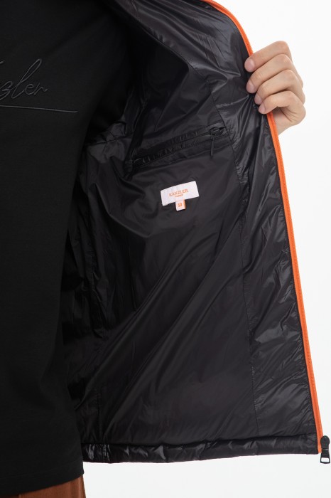 куртка стеганая с потайным капюшоном и водоотталкивающей обработкой по цене 24990 руб вид справа