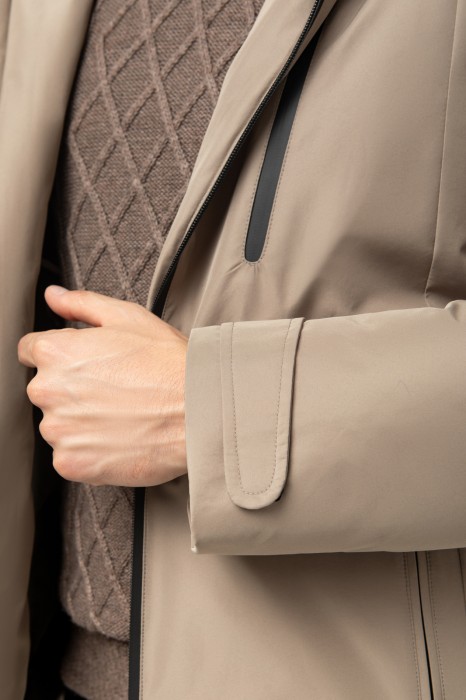 куртка утепленная зимняя с отделкой из натурального меха по цене 19995 руб вид справа