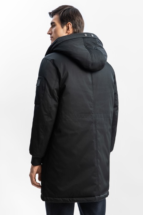 Товар черного цвета с внутренней стороны