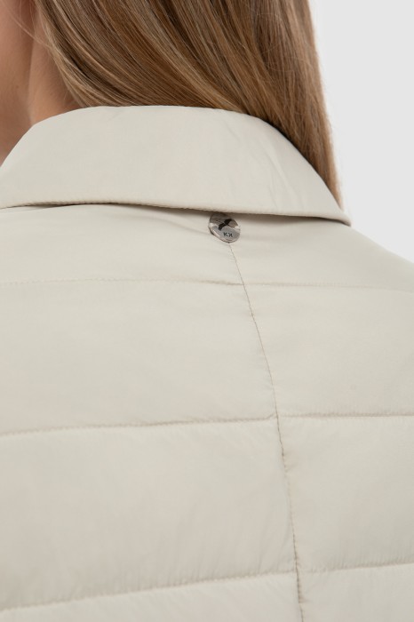 куртка по цене 12990 руб вид справа