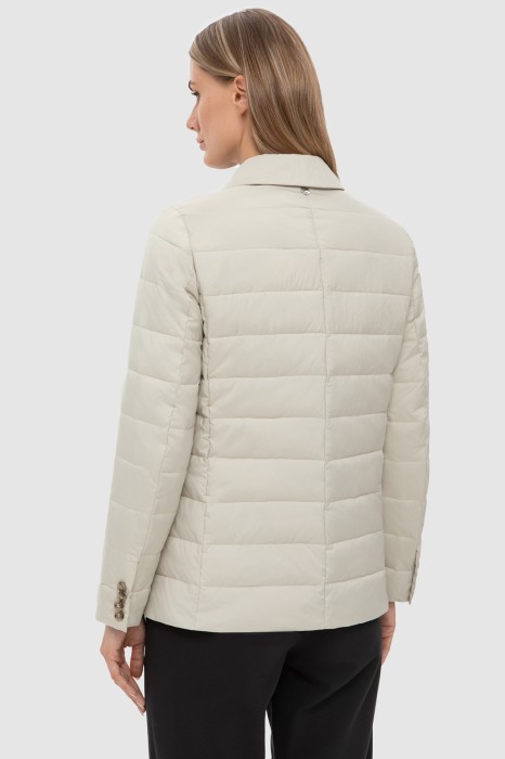 Товар молочного цвета с внутренней стороны