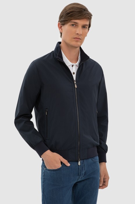 Товар синего цвета с внутренней стороны